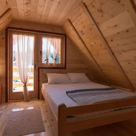 بيت للعطل Brvnara Planinski Raj باغينا باستا